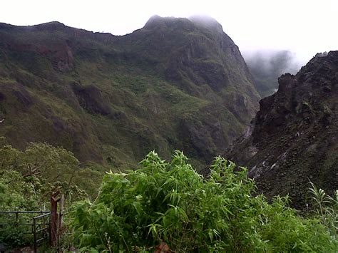 Panorama Wisata Gunung Kelud - *Banjir Embun*