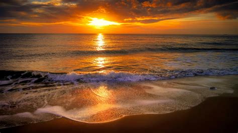 Ocean Waves during Sunset · Free Stock Photo