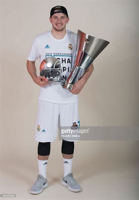 Champion Photo Session With Trophy 2018 Turkish Airlines Euroleague F4 ...