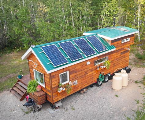 Living Off-Grid in Her Tiny House in Northern Canada | Off grid tiny ...