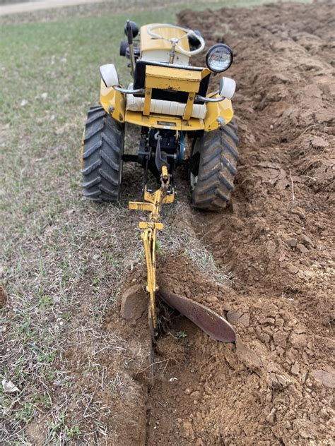 AC Moldboard Plow Adjustments - Talking Tractors - Simple trACtors