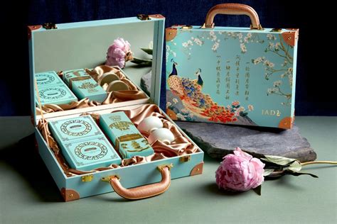 Gorgeous mooncake boxes that are too pretty to throw away | epicure ...