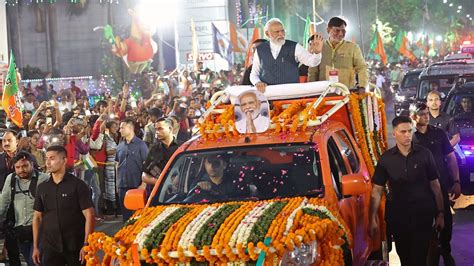 PM Modi showered with flowers during Bengaluru roadshow | Watch | Today ...