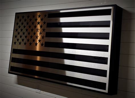 STAINLESS AMERICAN FLAG GUN CABINET – Freeman USA