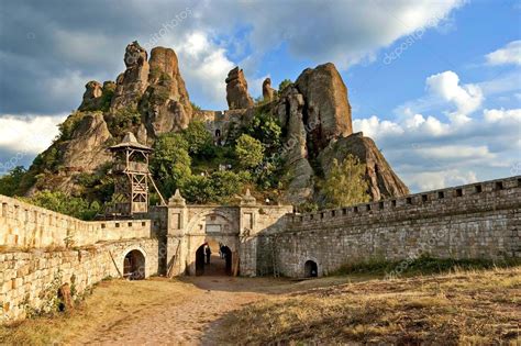 Belogradchik rocks Fortress, Bulgaria, Europe — Stock Photo © vili4545 ...