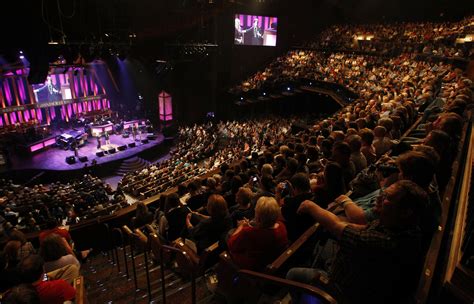 The Grand Ole Opry to play on in an empty theater | AP News