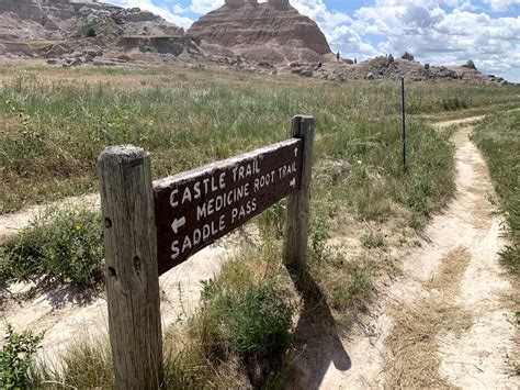 6 Best Hikes in Badlands National Park - MY Travel BF