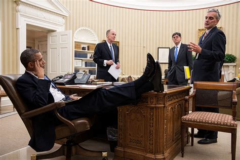 Obama and the foot-on-desk controversy - WTOP News