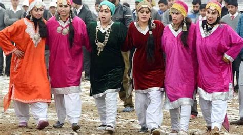 Traditional Folk Dances of Jammu & Kashmir - Kashmiri Music