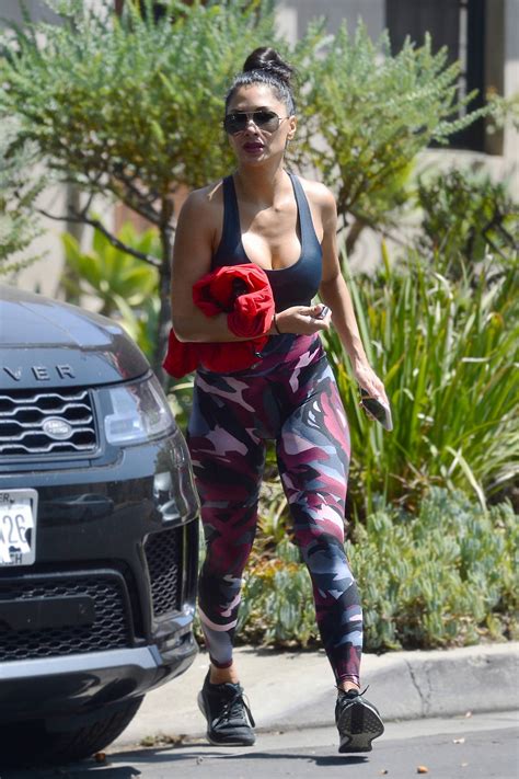 nicole scherzinger shows off her taut physique in sports bra and ...