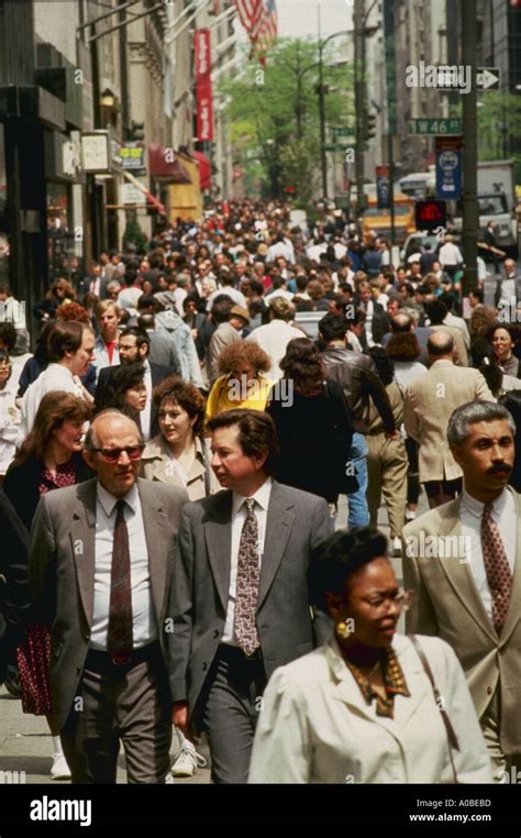 Crowded street scene in New York City Stock Photo - Alamy