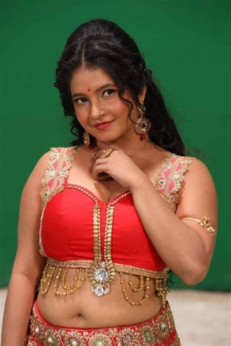 Shubha Poonja Photos [HD]: Latest Images, Pictures, Stills of Shubha ...