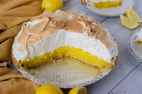 BEST Classic Lemon Meringue Pie - Tips & Tricks for Making an Easy Pie