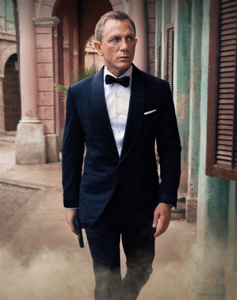 daniel craig | James bond dresses, James bond tuxedo, James bond suit