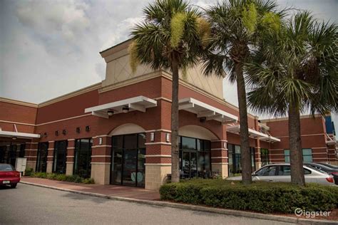 Excellent Shopping Mall in Tampa | Rent this location on Giggster