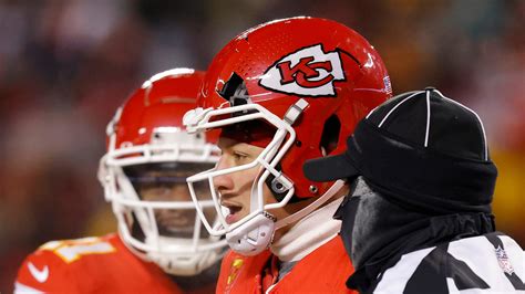 Patrick Mahomes on broken helmet in playoff game: Backup 'was frozen'