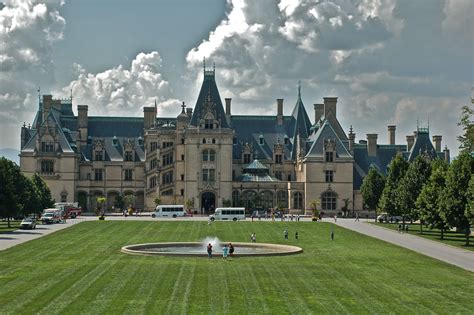 Biltmore Castle - Asheville North Carolina | Enchanted castles ...