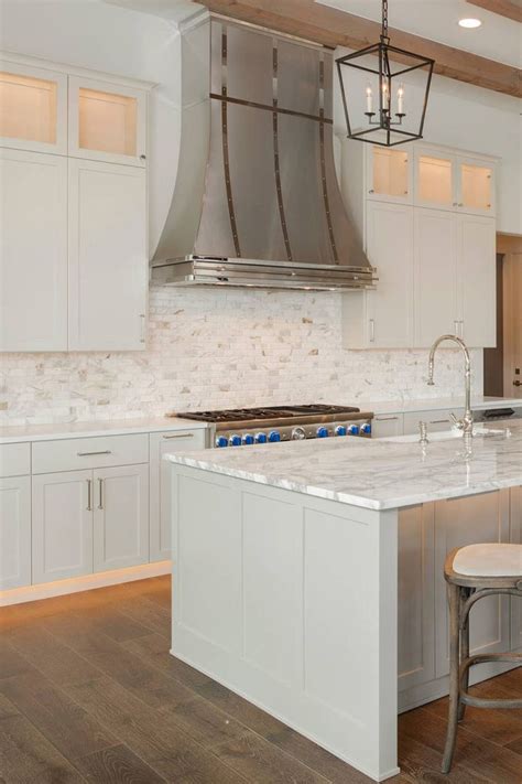 31+ ( Luxury ) Calacatta Gold Marble Backsplash & Countertop Ideas ...