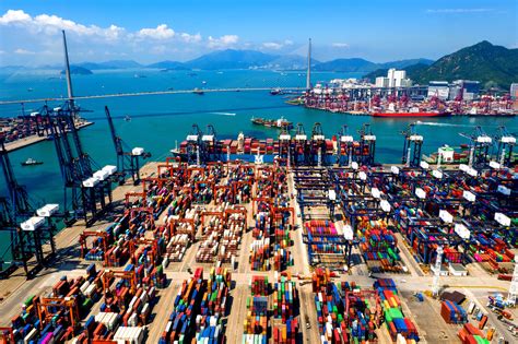 Hong Kong suffers decline in box traffic - Container News