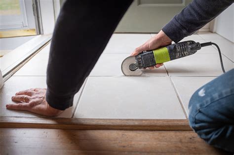 How To Remove Bathroom Floor Tile Grout | Viewfloor.co