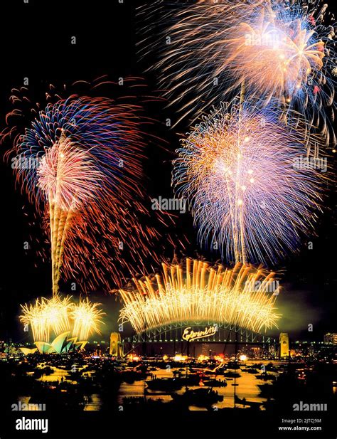 New Years Eve fireworks on Sydney harbour, Australia Stock Photo - Alamy