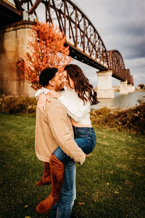 Louisville Waterfront Park Engagement Session | Heather Florance ...