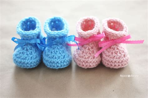 Crochet Newborn Baby Booties Pattern - Repeat Crafter Me