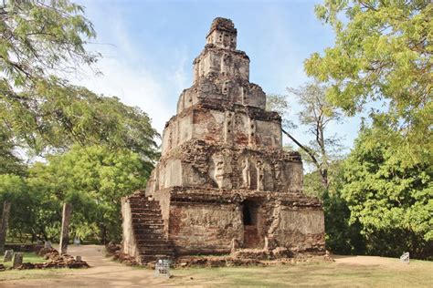 Polonnaruwa et les temples envahis par la jungle