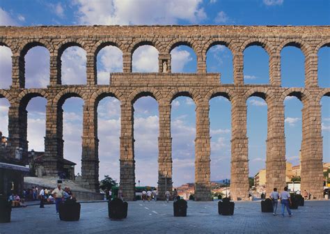 Roman Buildings | Ancient Roman Buildings | DK Find Out