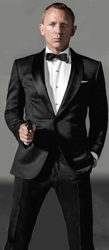 Daniel Craig as James Bond | Daniel craig, Wedding suits men black ...