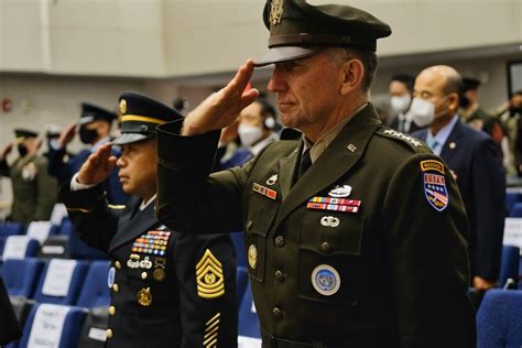 .USForcesKorea commander Gen. Robert Abrams wears the new USArmy Green ...