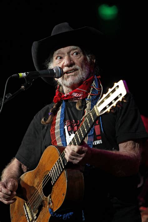 Willie Nelson and friends to light up CMT Awards