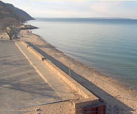 Empire Beach Wave Cam, Lake Michigan - Live Beaches