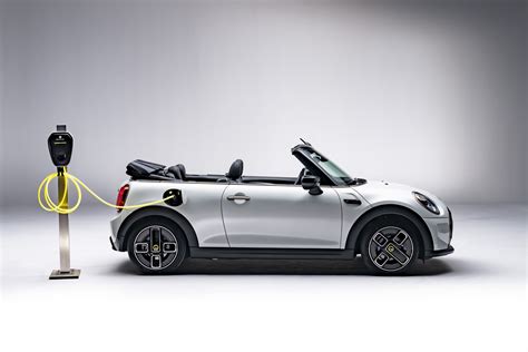 Mini Cooper SE Convertible is a manufacturing actuality—for Europe ...