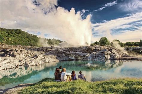 Tauranga: Rotorua Geysers & Polynesian Spa Shore Excursion in Rotorua ...