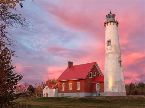 10 Michigan lighthouses you can visit, mapped | Lighthouse pictures ...