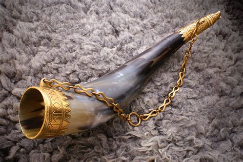 Pin on Awesome Photos | Viking drinking horn, Viking horn, Horns