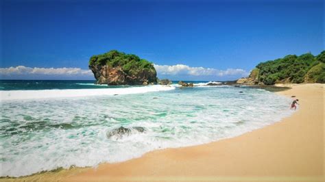 Pantai Jungwok Gunungkidul, Spot Terbaik Camping di Pinggir Pantai ...