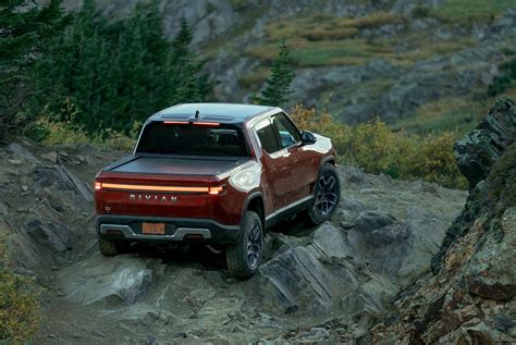 Video: Watch the 2022 Rivian R1T Electric Pickup Truck Crush a Snowy ...