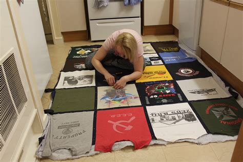 How to Make a T-Shirt Quilt for Beginners a Step-by-Step Guide | Tshirt ...