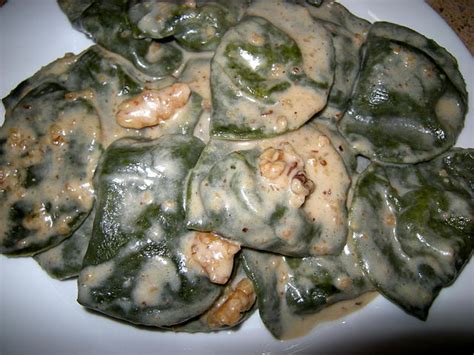 Pansotti with walnut sauce - Life in Italy