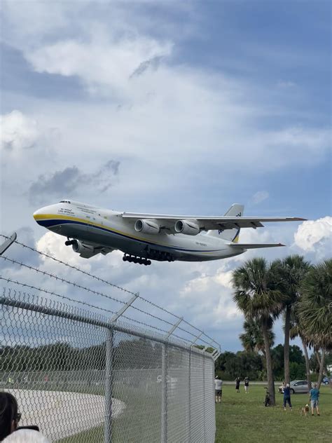 Antonov AN-124 landing in Melbourne : r/321