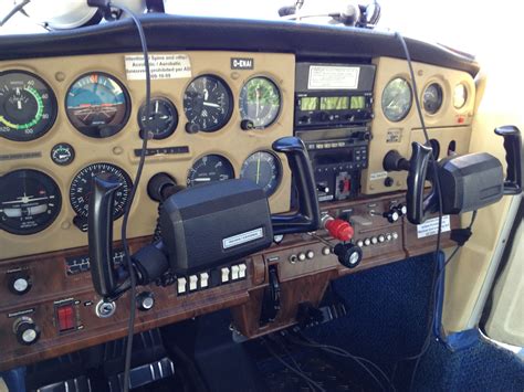 Cessna 152 Cockpit 2 Alpha Flying India Der Blog übers Freizeitfliegen ...