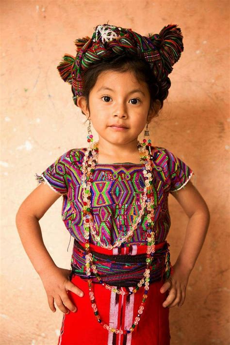 Pin by Ana HOMAR on People | Maya girl, Guatemalan textiles, Beauty ...