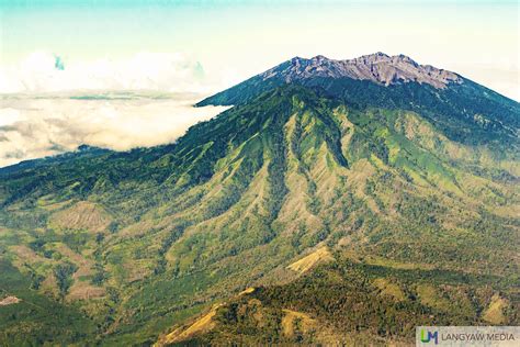 Seeing eight of East Java's volcanoes in one hour • langyaw