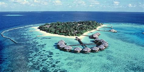 HISTORY OF MALDIVES TOURISM