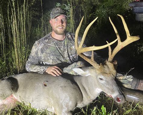 Reidsville hunter bags trophy 8-point buck - Carolina Sportsman