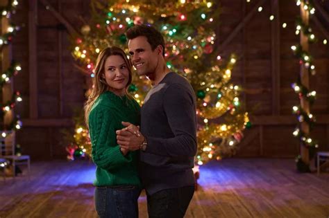 A Merry Christmas Wish cast list: Jill Wagner, Cameron Mathison and ...