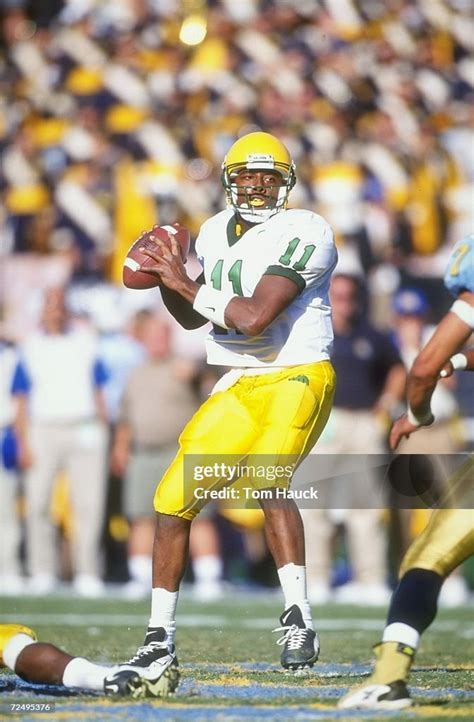 Quarterback Akili Smith of the Oregon Ducks in action during the game ...