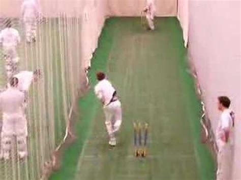 Carl hooper bowling at lords - YouTube